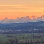 Moderne Am Kronenburger * Hallschlag